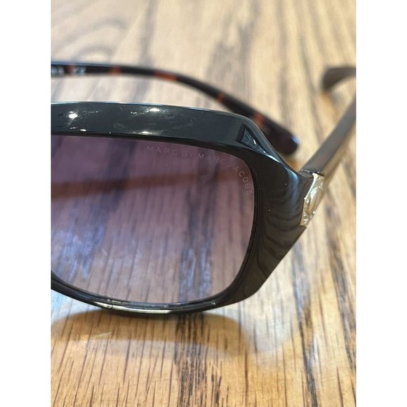 Marc Jacobs Women’s Black Sunglasses W/ Case. Model MMJ 191/S - Picture 7 of 9